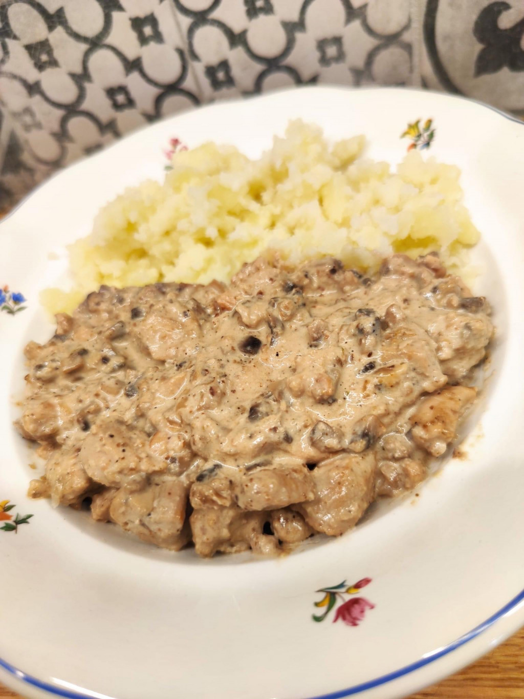Kuracie prsia na hubách s rukolou a orechami