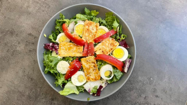 Halloumi syr s avokádom a vajíčkom